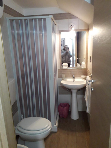 Bathroom, Casa Mariagrazia, Syracuse