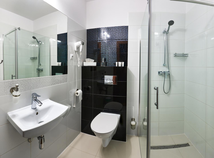 Bathroom, Restauracja Perla, Trzebnica