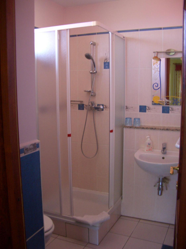 Bathroom 3, Bundi Vendeghaz, Zalaszentgrót