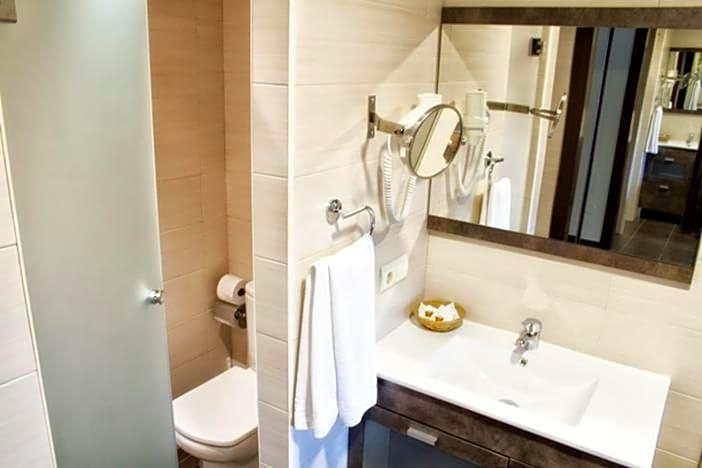 Bathroom 4, Villa de Mestas, Asturias