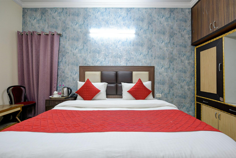 Hotel Mayank Plaza-Near IGI Airport Terminal-3, West