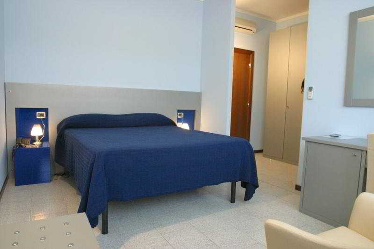 Bedroom 3, Aquamaris, Parma