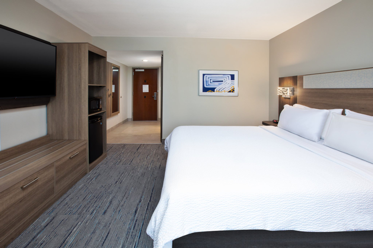 Holiday Inn Express & Suites I-26 & US 29 AT WESTGATE MALL - Tap to explore photos