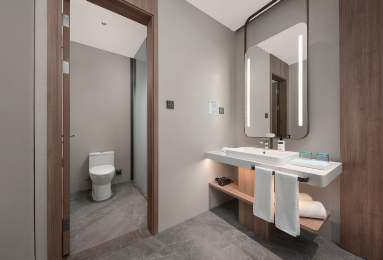 Bathroom 10