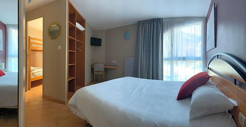 Bedroom 2, Les Arches, Hautes-Pyrénées