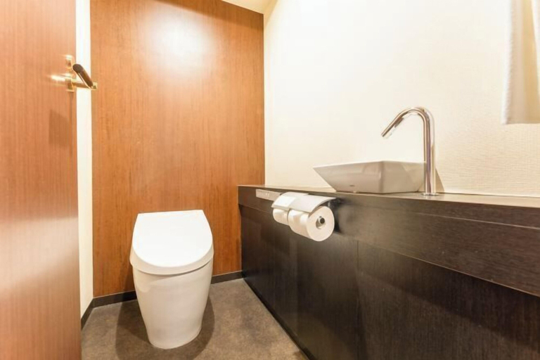 Bathroom 10