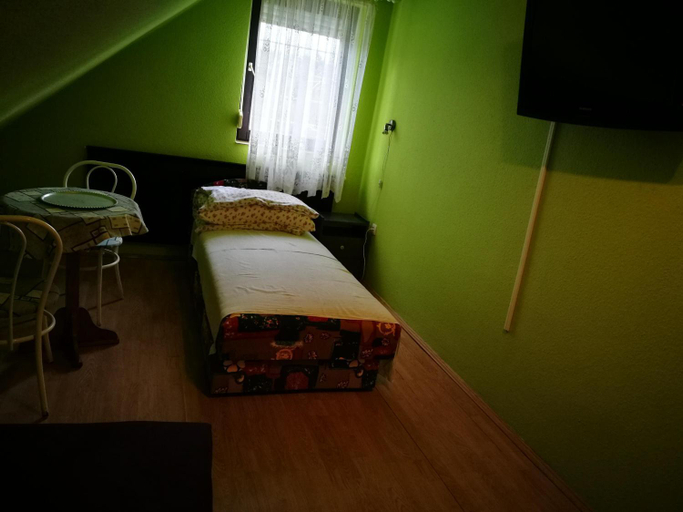 Others 4, Paterdombi Vendeghaz, Pacsa/Zalaegerszeg
