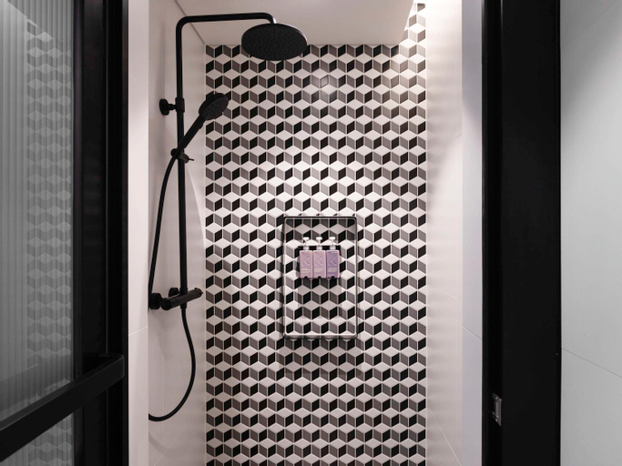 Bathroom 18