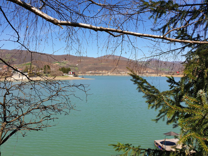 4, Lake House, Tutin