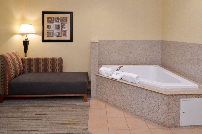 Holiday Inn Express Hotel & Suites Nampa - Tap to explore photos