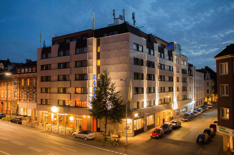 Exterior & Views