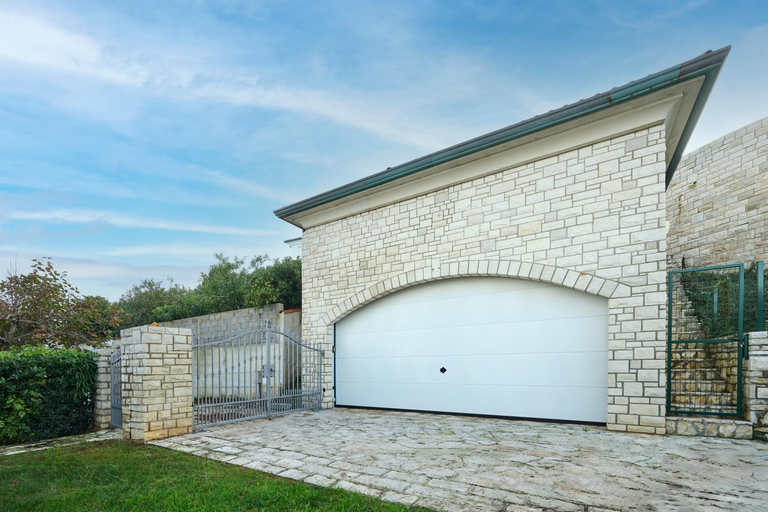 Others 4, Villa Sarah, Umag