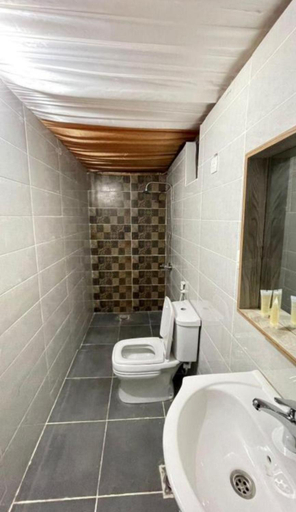 Bathroom 7