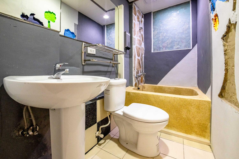 Bathroom 2, 羅東夜市寶貝屋baby house, Yilan