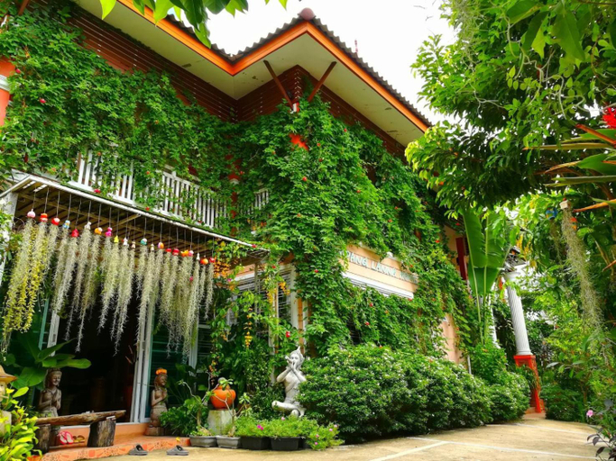 Exterior 12