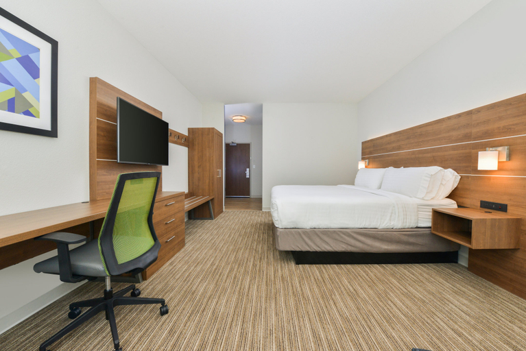 Holiday Inn Express & Suites - Chadron - Tap to explore photos