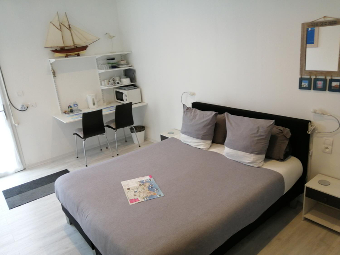 Bedroom 2, Chambre spacieuse, moderne et tres confortable a Perros-Guirec, Côtes-d'Armor
