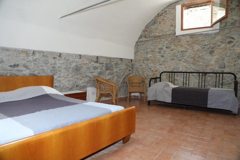 Others 1, Cozy villa with garden, Savona