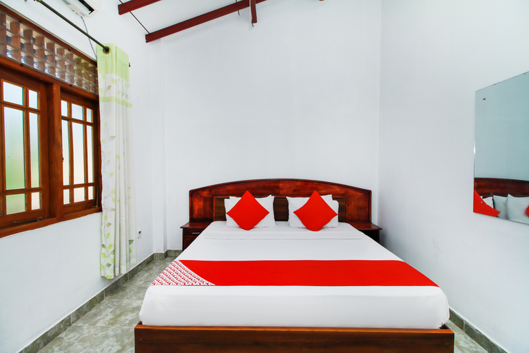 Bedroom 3, Green View Hotel, Katana