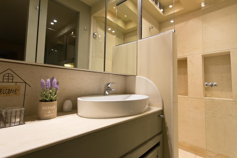 Shower 4, Plaka360 Apartments, Attica