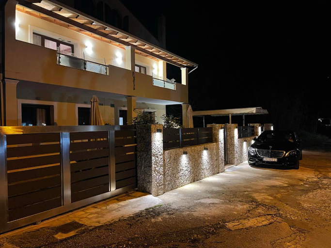Exterior view 3, Natashas Apartments, Ionian Islands