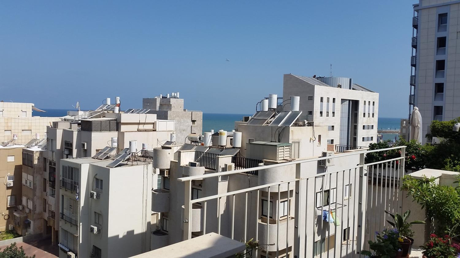 Others 3, Tel Aviv Roof Apartment
