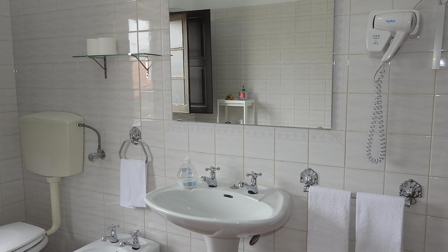 Bedroom 2, Hospedaria Do Senhor da Pedra, Óbidos