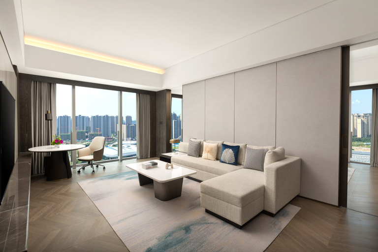Crowne Plaza JIANGMEN BINJIANG Room Type - 1 King 1 Bdrm Suite Living Area