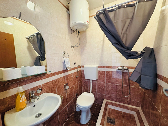 Bathroom 3, Bogumila Hotel