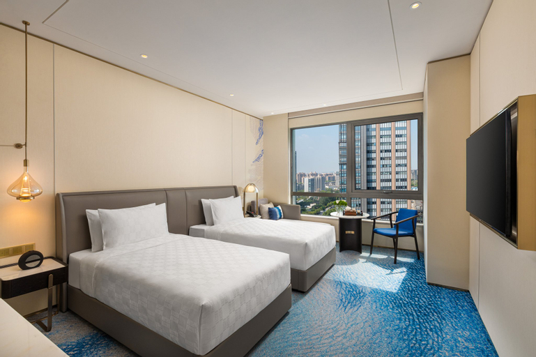 HUALUXE Hotels and Resorts SHANGHAI CHANGFENG PARK - Tap to explore photos