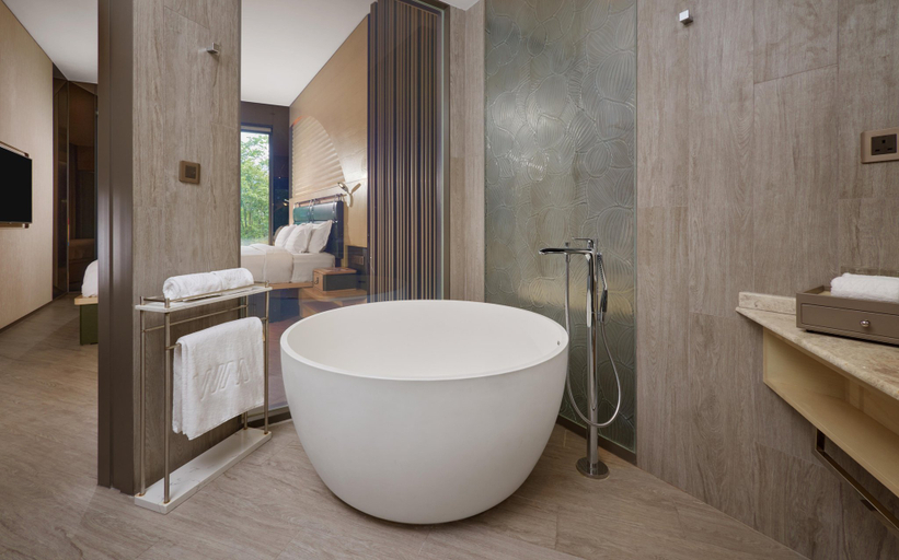 Bathroom 10