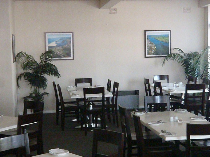 Food & Drinks 4, Caravilla Motor Inn, Greater Taree