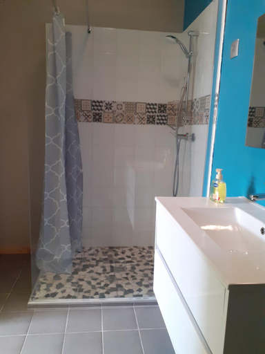 Bathroom 3, ESCALE REUNIONNAISE, Charente