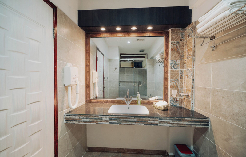 Bathroom 4, Java Boutique Hotel, Lushoto