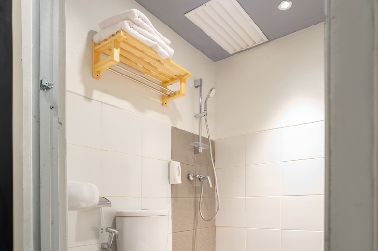 Bathroom 12
