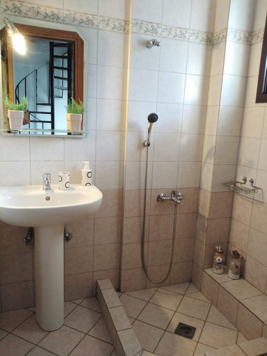 Bathroom 3, Rebekka's Guest House Elani, Central Macedonia