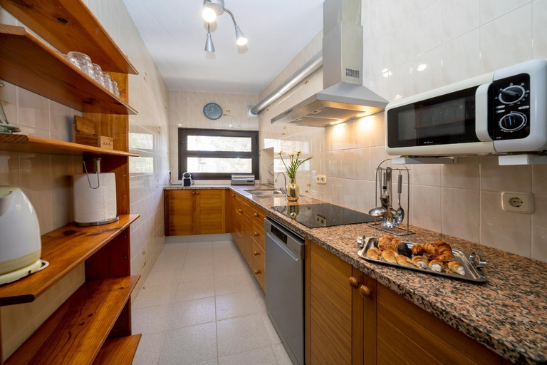 Kitchen 5, 21 Sleeps Private Pool Villa & BBQ Near Barcelona, Barcelona