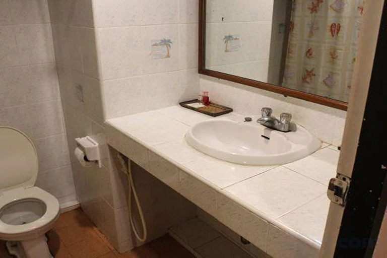 Bathroom 14