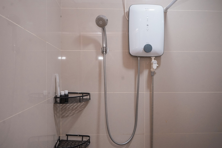 Bathroom 3, Good Compact Studio Apartment at B Residence By Travelio, South Tangerang