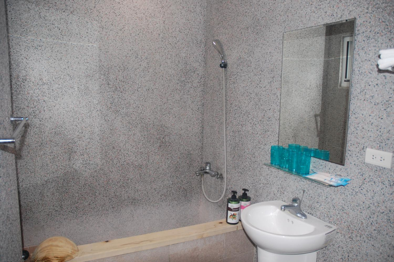 Bathroom 1, Chihpen Lucky Hot Spring B&B, Taitung