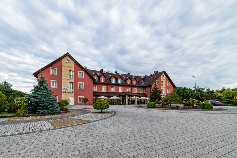 Exterior & Views