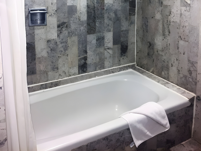 Bathroom 5, El Conquistador, Mérida