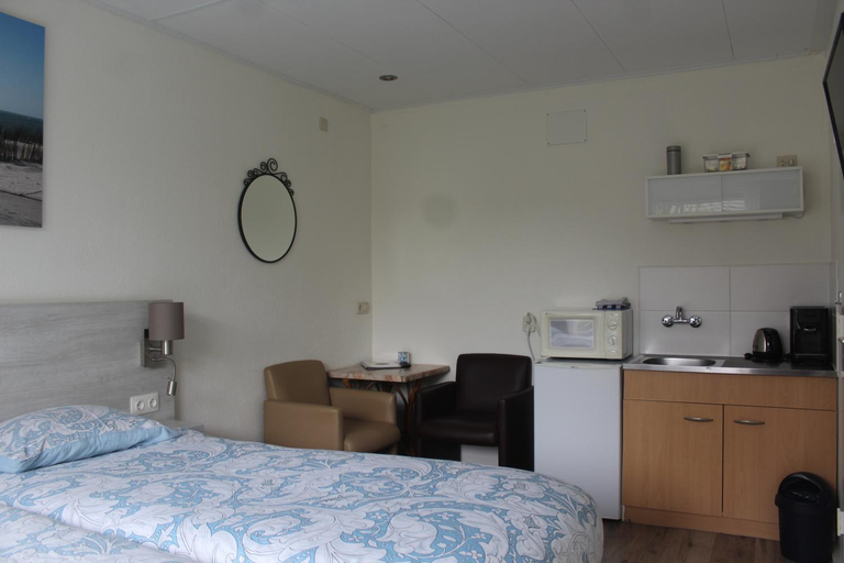 Others 5, B&B Papillon, Vlissingen