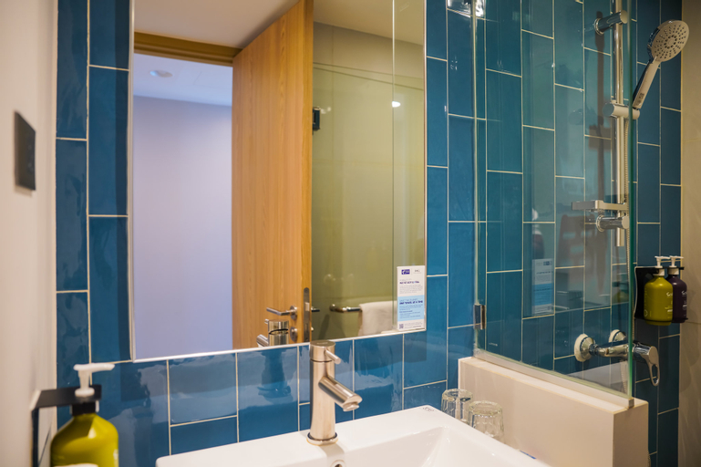 Bathroom 12