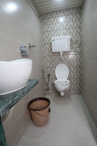 Bathroom 5, Mango Goregaon Hostel & PG, Mumbai Suburban