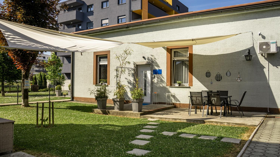 Others 5, Studioapartment Black & White, Velika Gorica