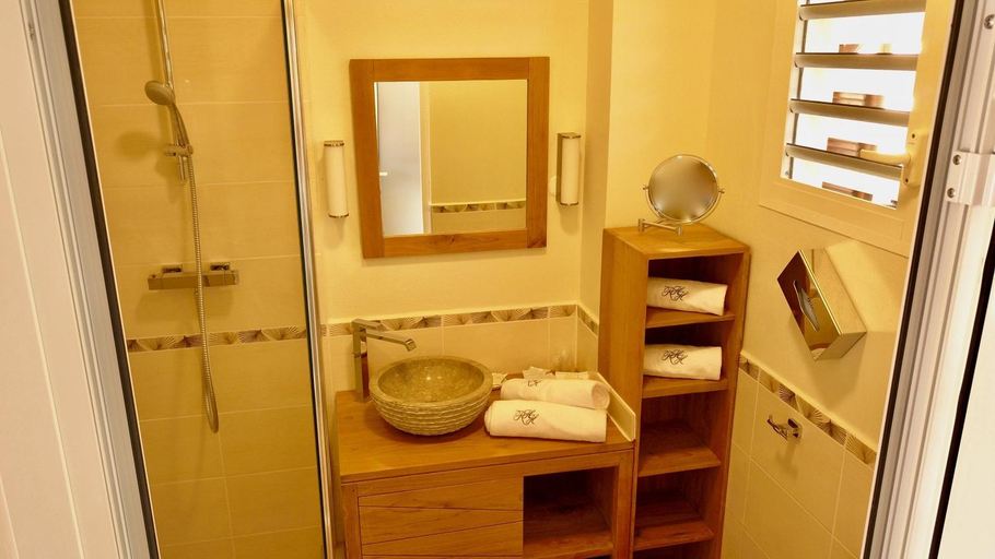 Bathroom 4, Residence Hoteliere Hurlevent, Terre-De-Haut