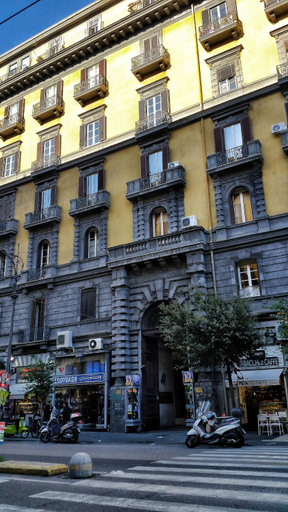 Others 5, B&B Univercity, Napoli