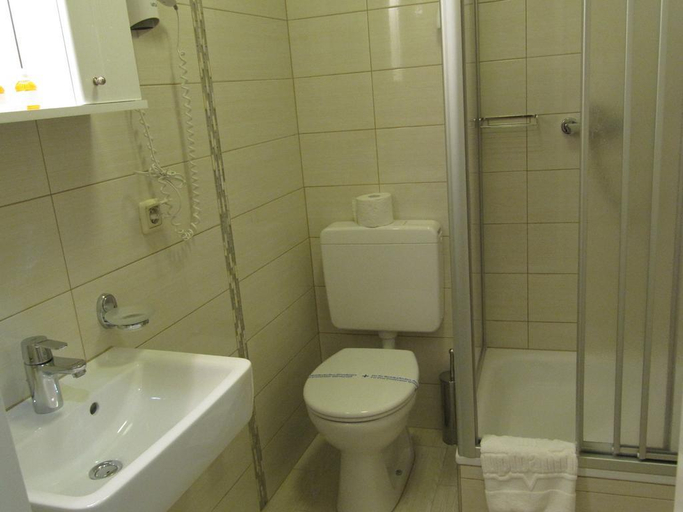 Bathroom 3, Hotel Am Hauptbahnhof, Schwerin