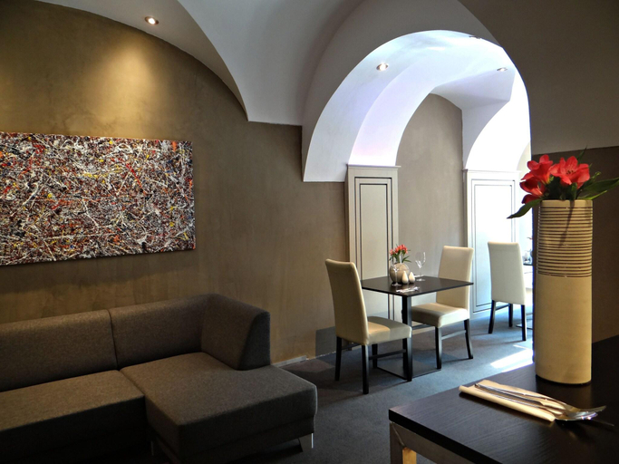 Public Area 3, U Krize, Praha 1